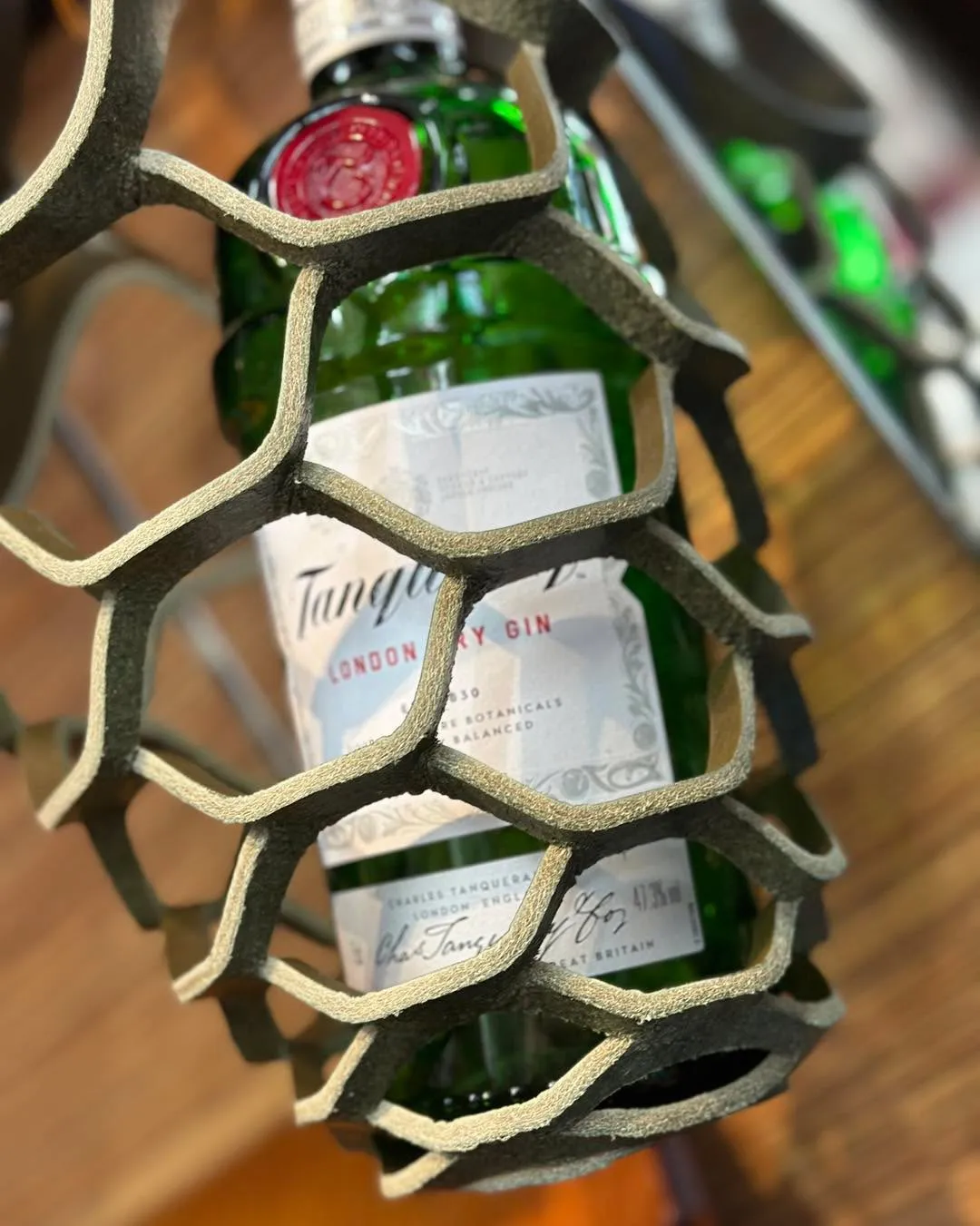 ＼切り込みだけで立体に！“革のボトルフォルダー”🥂／