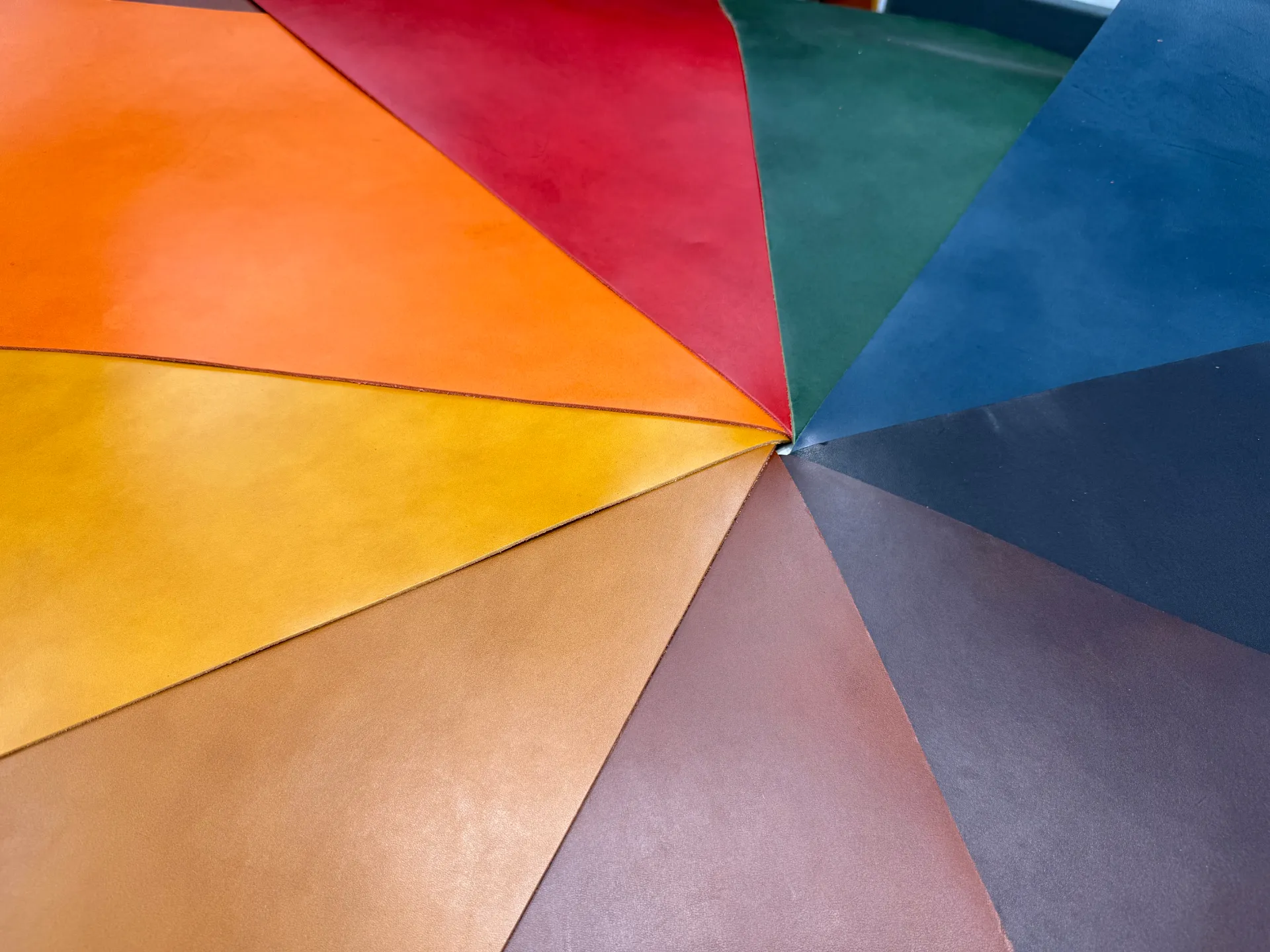 姫路ヌメ アニリン仕上げ　アビチカラー9色