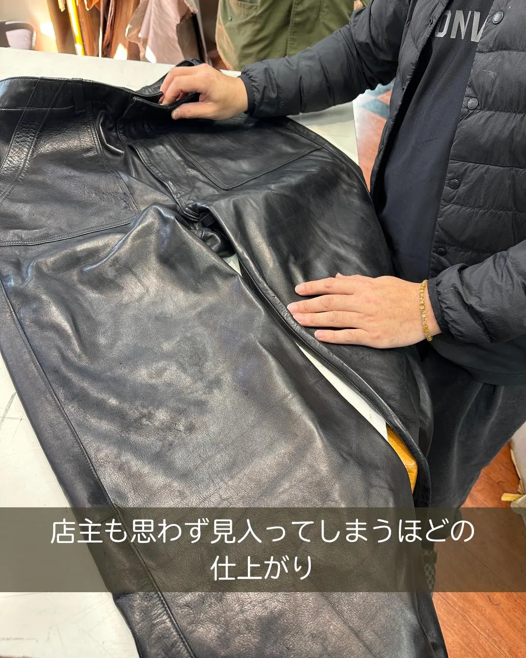 傷だらけの馬革が、レザーパンツに!