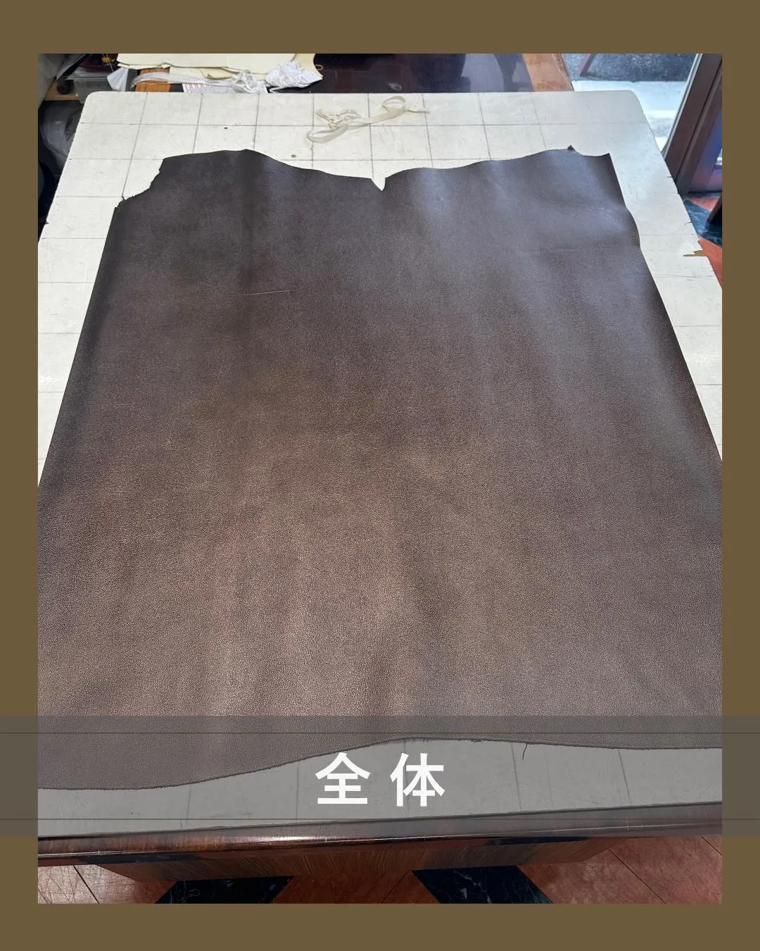 実は、珍しい丸シボ型押し。