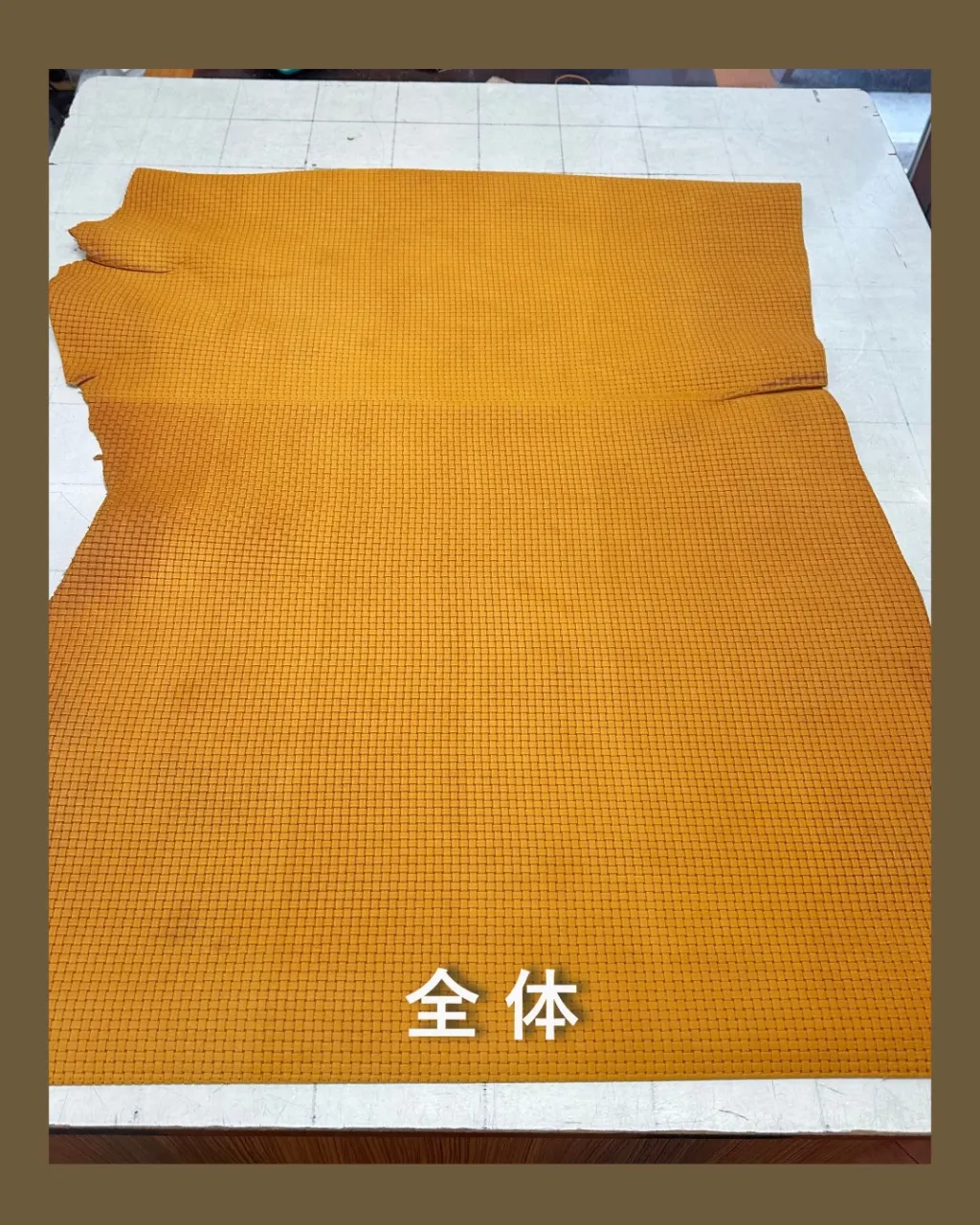 革なのに、まるで編み込み。