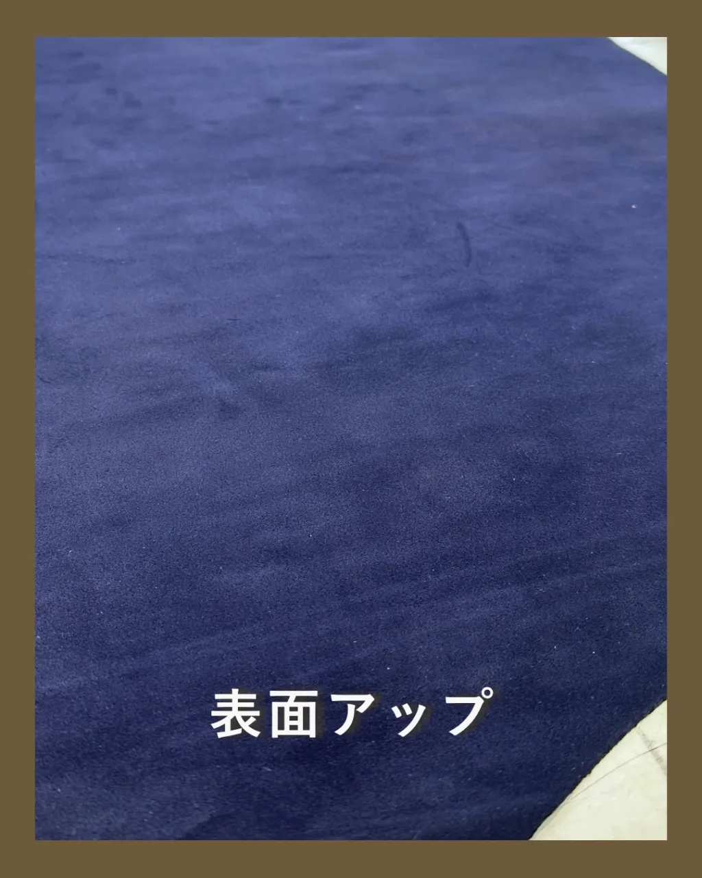 深いネイビーが、作品を品よく魅せる✨
