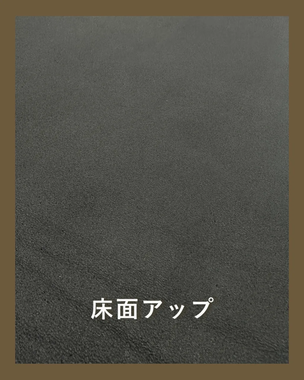 深いネイビーが、作品を品よく魅せる✨